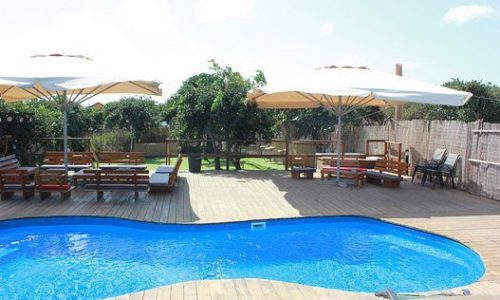 לב הפרדס- בריכה ונוף