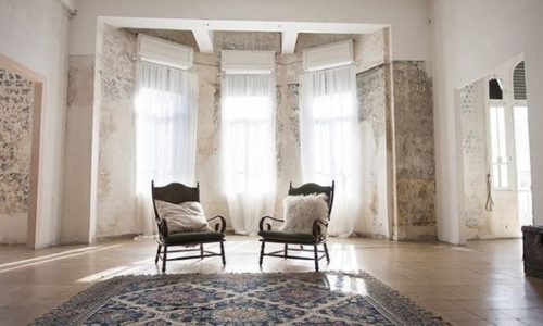 1910- חלל פנימי חדר בבית עתיק