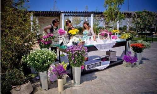 פרחים לארועים - עמדת קישוטי פרחים לארוע