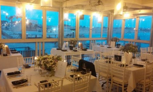 לימאני-נמל קיסריה- מסעדה לאירועים - חלונות זכוכית, נוף לים.