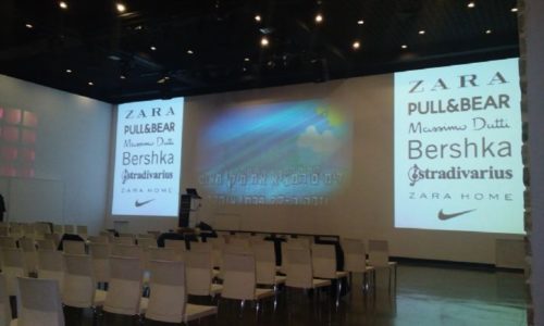 החלל בתל אביב- מקרן ומסך ישיבת תאטרון