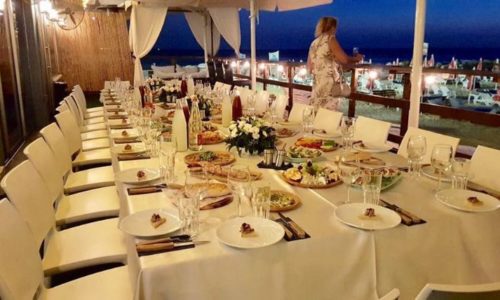 וילה על הים- חלל חיצוני גג וחופה