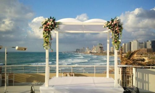 פרחים לאירועים - חופה מעוצבת פרחים, כפרי