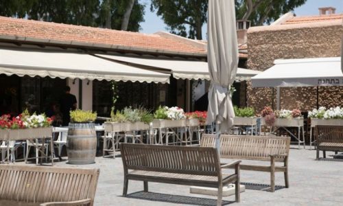 האיטלקיה - אזור ישיבה בחוץ