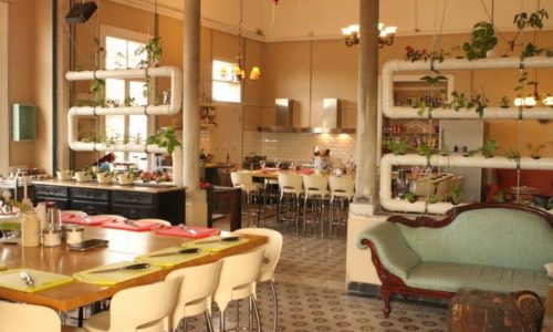 החלל ההסטורי מיפו- חלל פנימי ותקרות גבוהות ועמודים