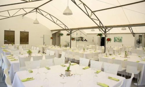 החצר בכפר - חלל פנימי