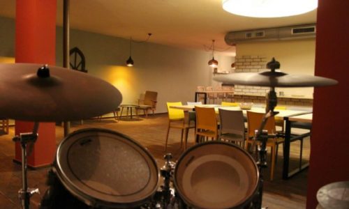 אורבן האוס - הופעה