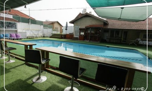 וילה בקדימה – בריכה גדולה