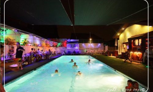 וילה בקדימה – בריכה מסיבה ומדשאות