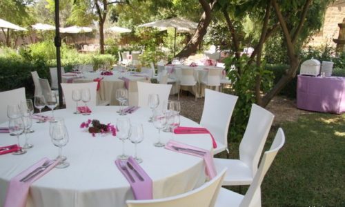 המלון העתיק- אזור ישיבה תחת כיפת השמיים