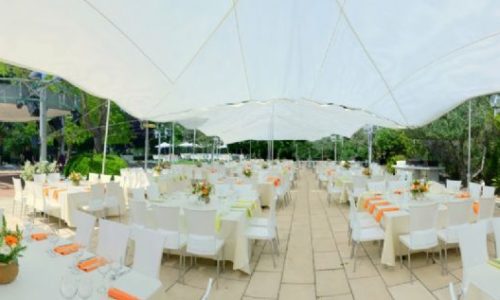 הגן מעלה החמישה -אזור ישיבה מקורה