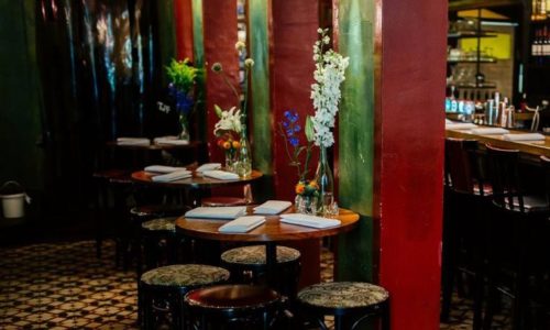 החצר באלנבי - החלל הפנימי