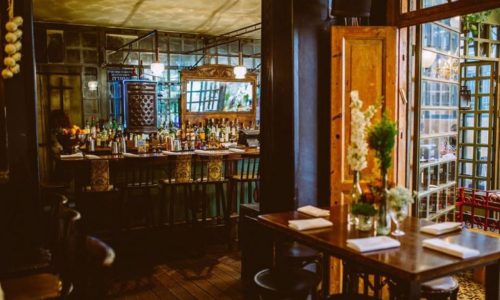 החצר באלנבי - החלל הפנימי