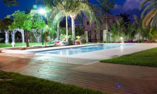 וילת מסיבות היוקרה- מדשאות ובריכה וטבע בוילה