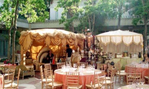 הבית מול העתיקה - חלל חיצוני