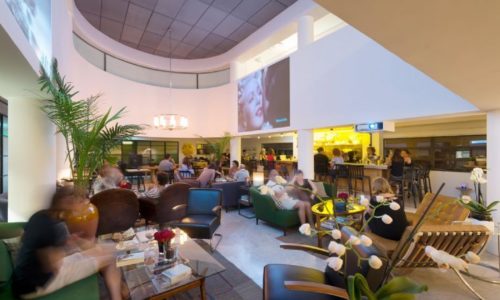 העיר הלבנה- אירועים במלון עם גינה -חלל פנימי.