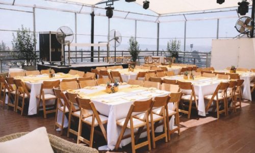 המרפסת - ישיבה סביב שולחן- נוף