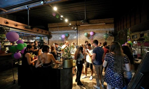 הרמת כוסית בדלידה