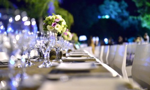 שמורתה בקיבוץ אפק- נוף וסידור שולחנות ותחת כיפת השמיים