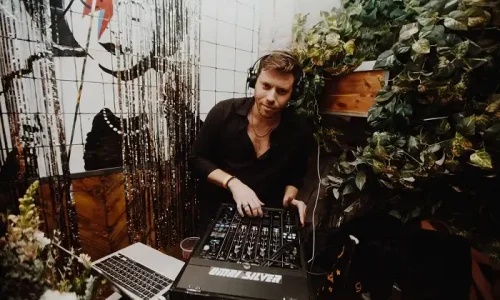 מסיבת חברה בתל אביב