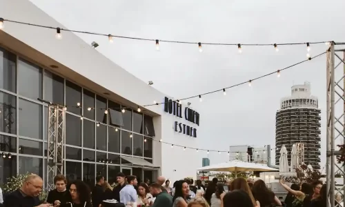 סינמה גג קסום תחת כיפת השמיים לאירועים קטנים