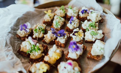הקומה למעלה של ציונה תפריט לאירועים