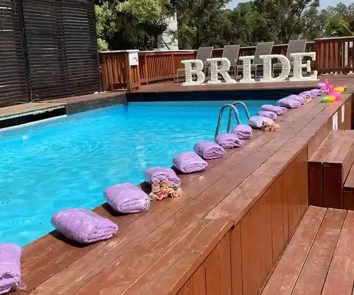 אור ביער אירועי בריכה