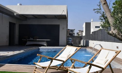 בריכה למסית רווקות