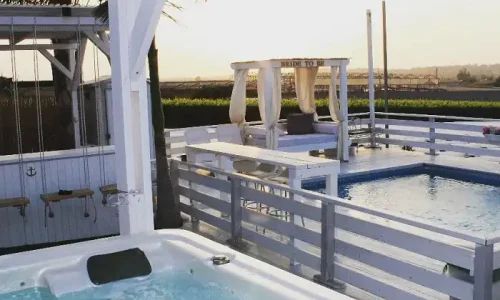 בריכה למסיבה