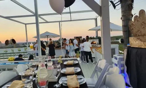 בת מצווה עם בריכה