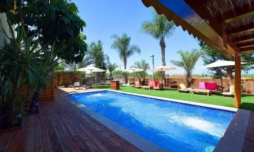 וילה טרומן עם בריכה