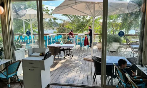 היווניה על האגם