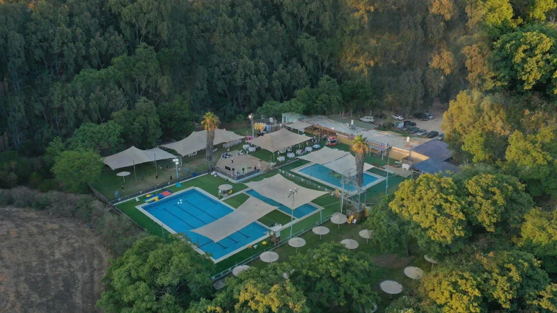 מקום לאירועים קטנים בבריכה