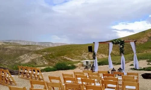 ארץ הצבי חאן לאירועים פרטיים עם לינה עד 70 אנשים