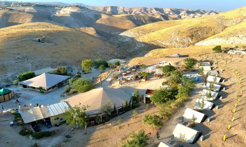 ארץ הצבי חאן קסום לאיזור מושלמים באיזור ירושלים עם אופציה ללינה ולאירוח