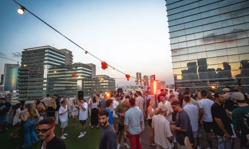 גג לאירועים קטנים במרכז