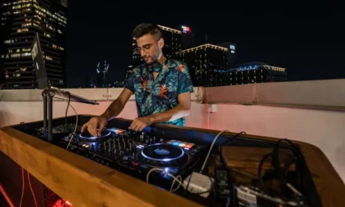 גג להרמת כוסית