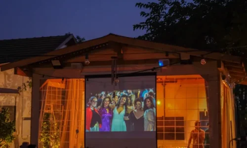 חדר ישיבות באחיעזר