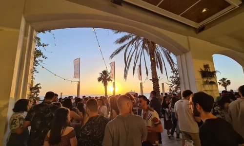 חופה בשקיעה