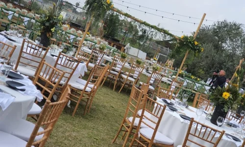 חופה עם בריכה