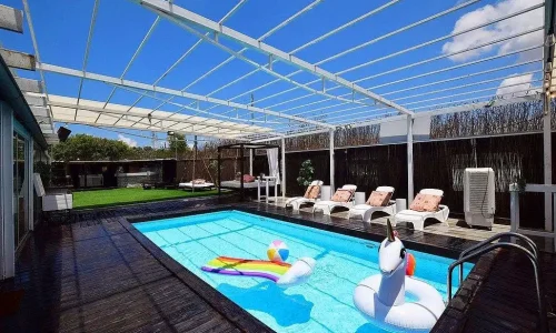 חתונה בוילה עם בריכה