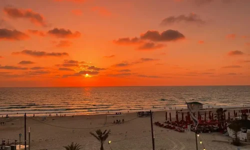 יום הולדת מול הים