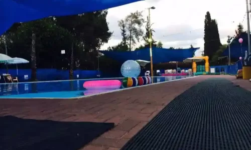 מסיבת רווקות בבריכה במרכז