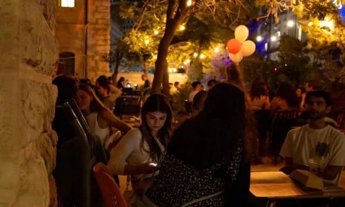 מקום להרמת כוסית