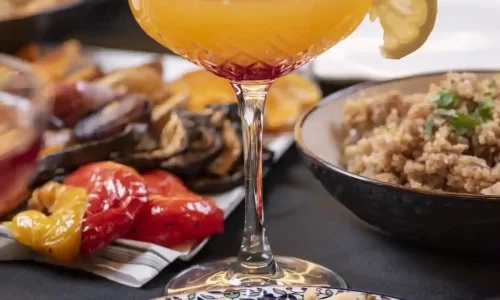 פאנץ ליין מתחם אירועים יוקרתי בתל אביב מלצרים מזמרים