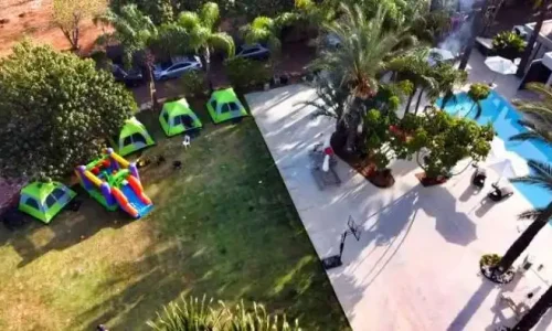 אירוע חברה עם בריכה