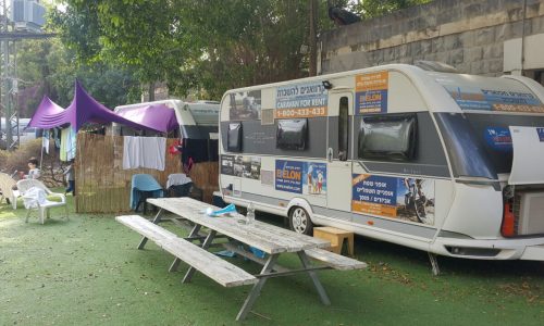 מתחת קראוונים