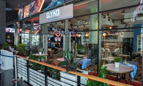 ארוחה עסקית במסעדה יוונית