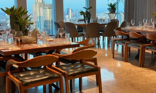 גג להרמת כוסית במרכז