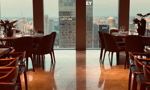 הרמת כוסית במרכז